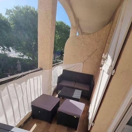 Bel appartement avec balcon et parking privé Le Beausset Extérieur photo