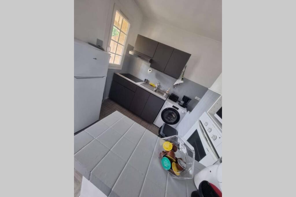 Bel appartement avec balcon et parking privé Le Beausset Extérieur photo