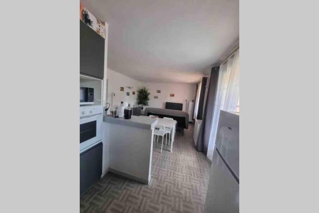 Bel appartement avec balcon et parking privé Le Beausset Extérieur photo